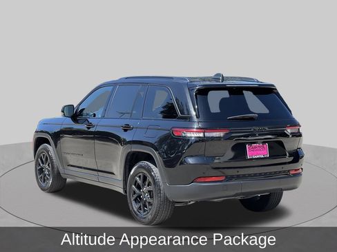 Used 2025 Jeep Grand Cherokee Altitude AWD/4WD image 3
