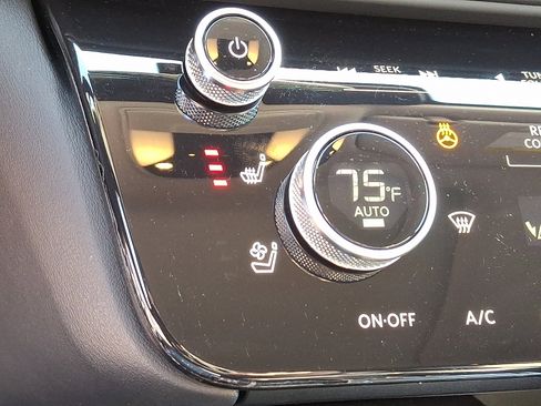 Certified 2025 INFINITI QX60 Luxe image 28