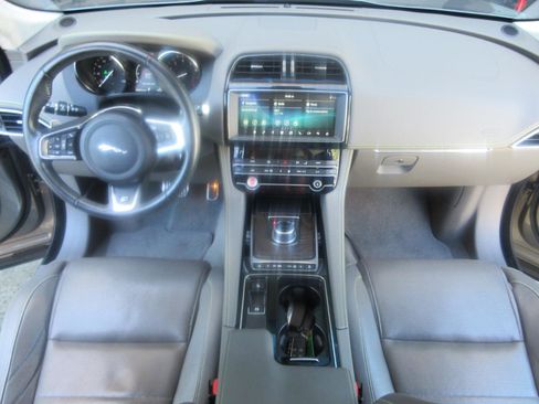 Used 2019 Jaguar F-PACE R-Sport AWD/4WD image 18