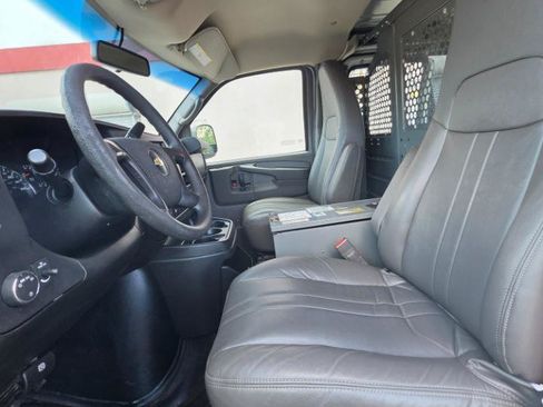Used 2015 Chevrolet Express 2500 RWD image 13