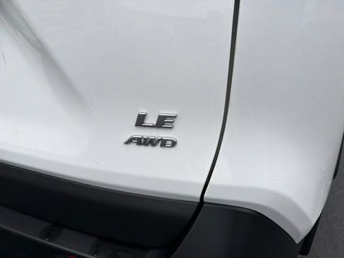 Used 2024 Toyota RAV4 LE AWD/4WD image 9