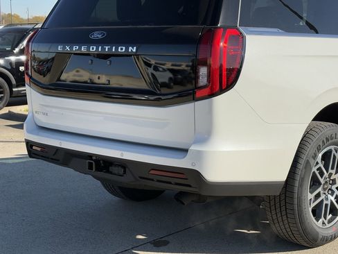 New 2025 Ford Expedition Active image 37