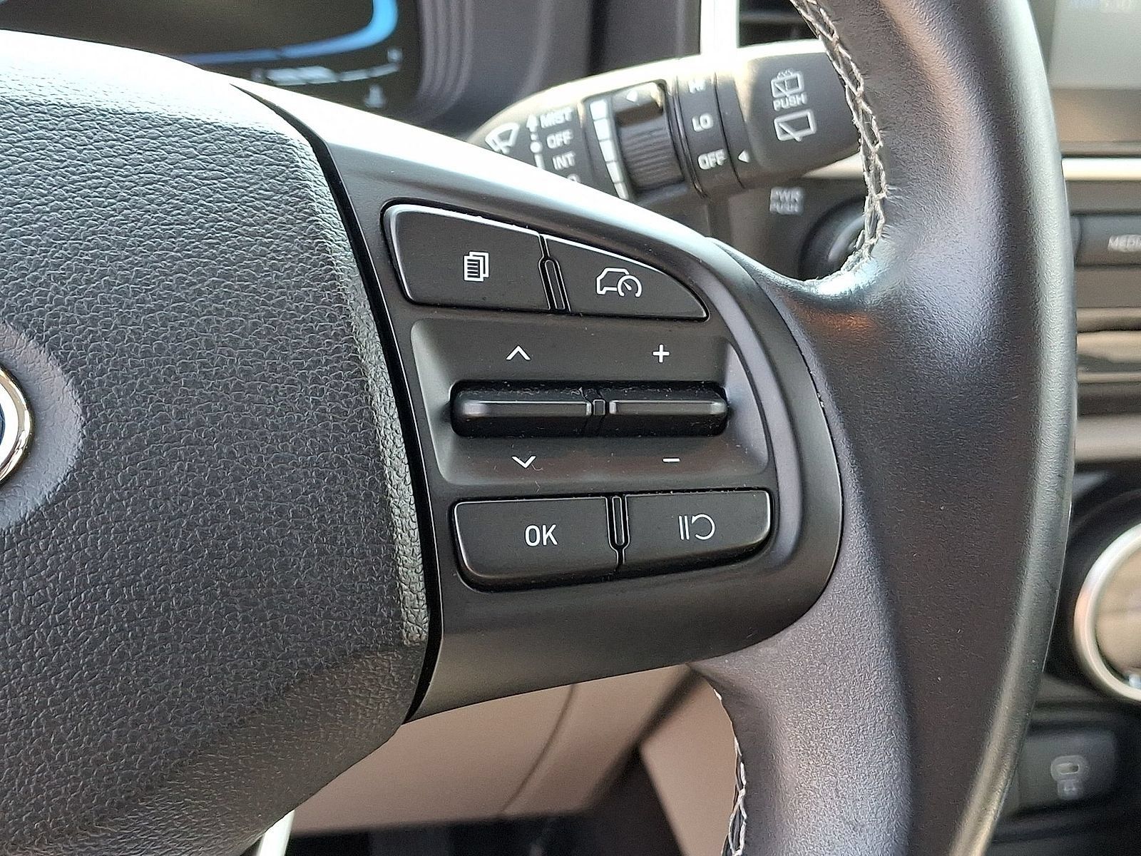 Certified 2024 Hyundai Venue SEL FWD image 24