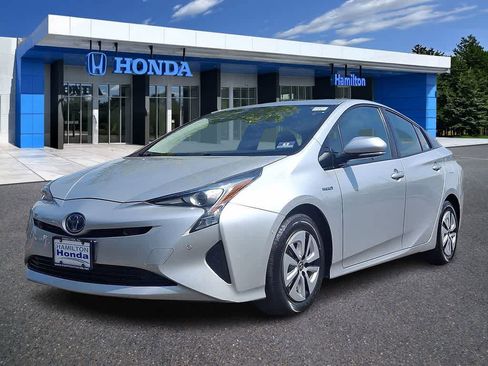 Used 2017 Toyota Prius Four FWD image 1