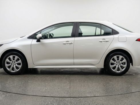 Used 2025 Toyota Corolla LE FWD image 5
