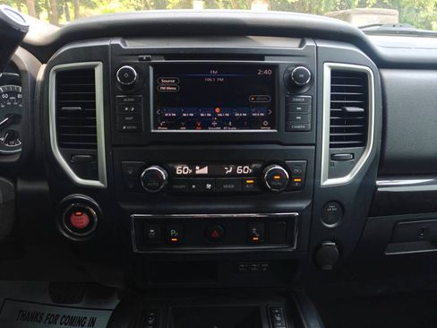 Used 2019 Nissan Titan SV w/ SV Convenience Package RWD image 17