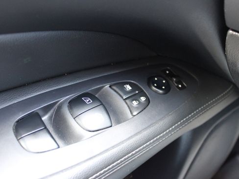Used 2020 Nissan Pathfinder SV AWD/4WD image 33