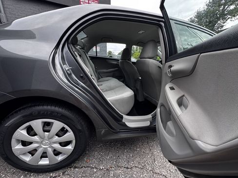 Used 2013 Toyota Corolla L FWD image 14