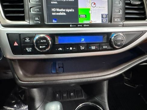 Used 2019 Toyota Highlander Limited Platinum AWD/4WD image 23