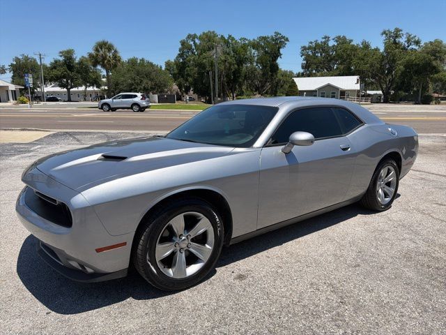 Used 2017 Dodge Challenger SXT RWD image 1