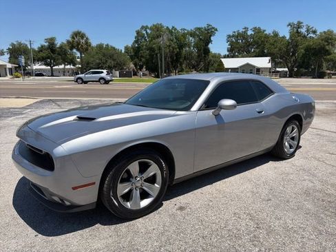 Used 2017 Dodge Challenger SXT RWD image 1