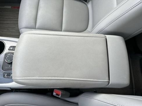 Used 2022 GMC Acadia SLT w/ LPO, Floor Liner Package AWD/4WD image 25