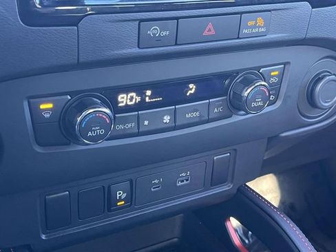 Used 2024 Nissan Frontier PRO-4X w/ Technology Package image 29