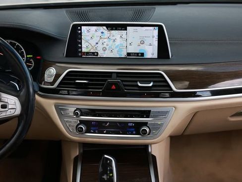 Used 2018 BMW 740i image 42