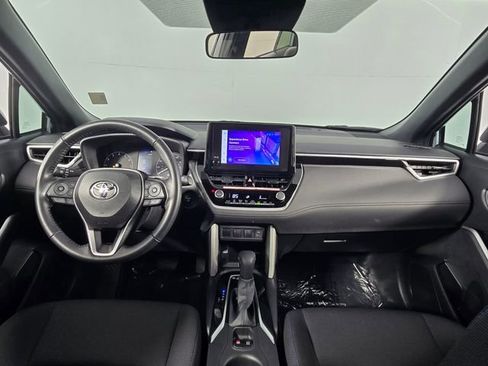 Used 2024 Toyota Corolla Cross SE image 25