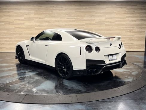 Used 2020 Nissan GT-R Premium image 8