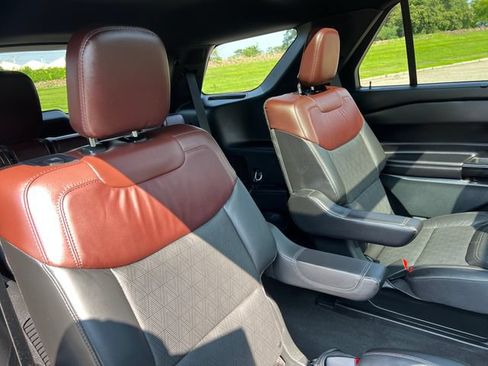Certified 2023 Ford Explorer Platinum w/ Technology Package AWD/4WD image 31