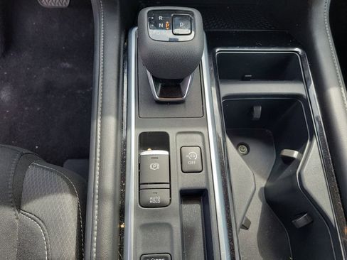Certified 2024 Nissan Pathfinder SV FWD image 31