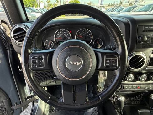Used 2018 Jeep Wrangler Unlimited Rubicon w/ Connectivity Group image 21