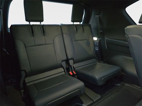 Used 2024 Lexus LX 600 4WD w/ Luxury Package image 16