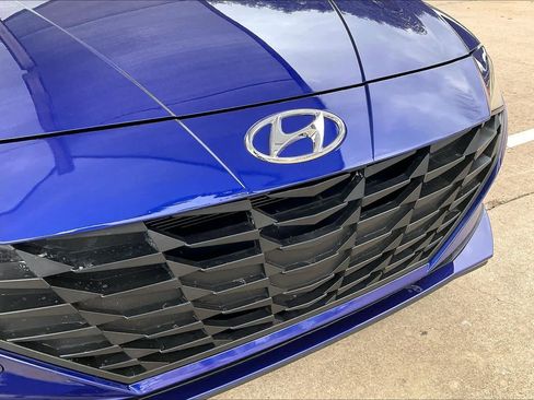 Used 2023 Hyundai Elantra SEL w/ Convenience Package image 25