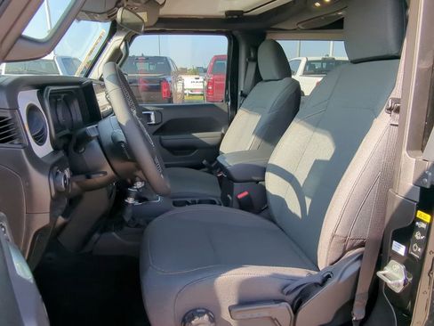 Used 2025 Jeep Wrangler Sport image 15