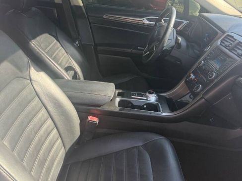 Used 2017 Ford Fusion SE FWD image 22