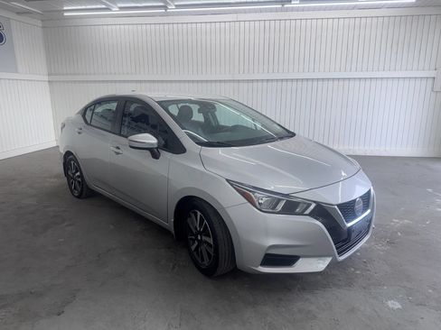 Used 2020 Nissan Versa SV FWD image 3