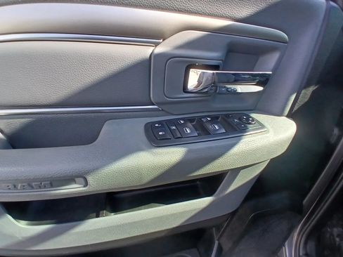 Used 2019 RAM 1500 Classic SLT w/ Luxury Group AWD/4WD image 12