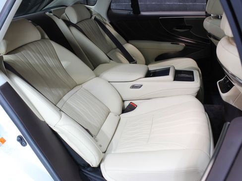 Used 2020 Lexus LS 500 w/ Luxury Package image 61