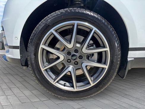 New 2026 Land Rover Range Rover Velar Dynamic SE image 9