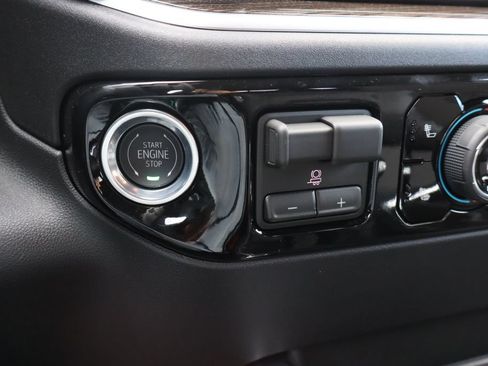 New 2026 Chevrolet Silverado 1500 LT w/ Convenience Package II AWD/4WD image 13