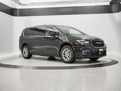 New 2026 Chrysler Pacifica Select AWD/4WD image 11