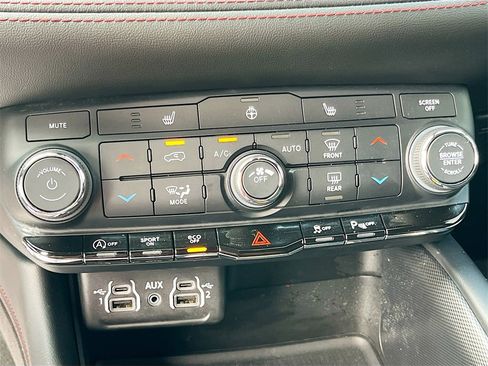 Used 2025 Dodge Durango GT w/ Blacktop Package image 16