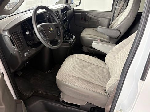 Used 2024 Chevrolet Express 3500 LT w/ LT Preferred Equipment Group RWD image 27