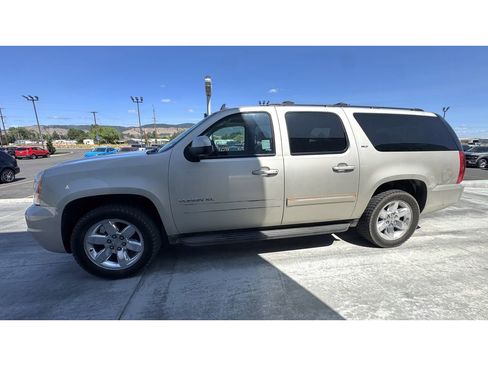 Used 2013 GMC Yukon XL SLT image 4