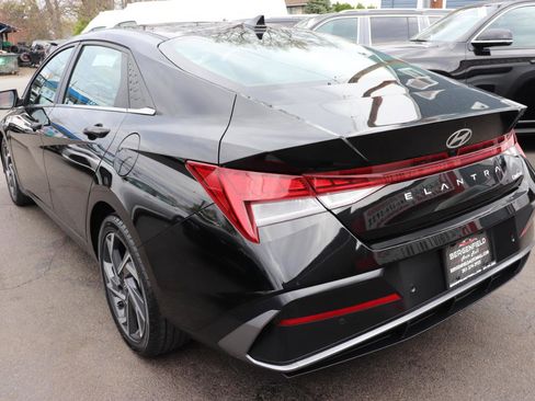 Used 2024 Hyundai Elantra Limited image 3