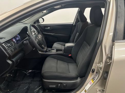 Used 2016 Toyota Camry LE FWD image 9