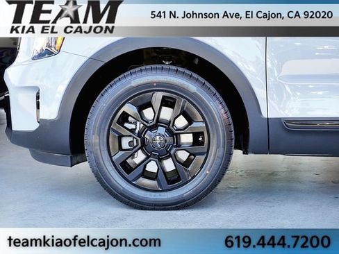 Certified 2025 Kia Telluride AWD image 7