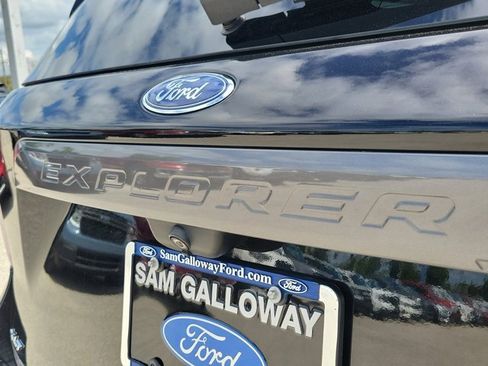 Certified 2021 Ford Explorer XLT w/ Equipment Group 202A image 11