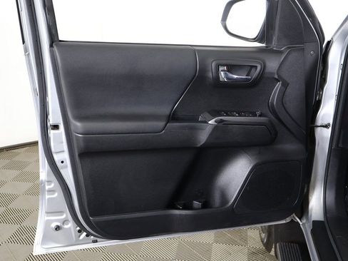 Used 2022 Toyota Tacoma TRD Sport w/ Technology Package image 20