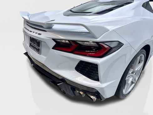 Used 2021 Chevrolet Corvette Stingray Coupe w/ Z51 Performance Package RWD image 18