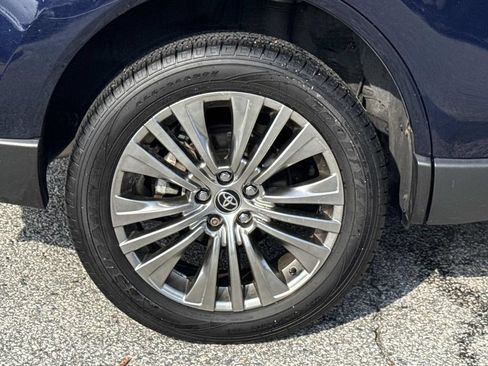 Used 2021 Toyota Venza XLE w/ Softex Package AWD/4WD image 30