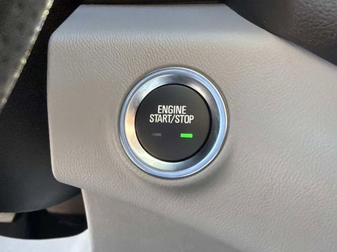 Used 2023 GMC Terrain SLE w/ Driver Convenience Package image 33