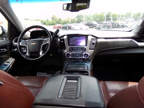Used 2019 Chevrolet Suburban Premier w/ Premier Plus Edition AWD/4WD image 34