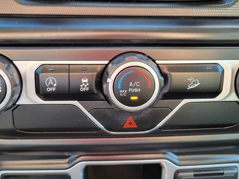 Used 2018 Jeep Wrangler Unlimited Sport AWD/4WD image 18