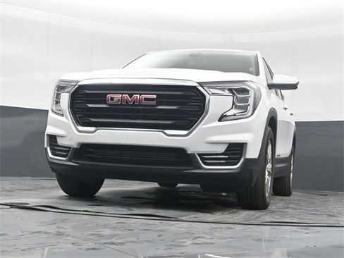 Used 2024 GMC Terrain SLE image 44
