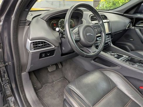 Used 2017 Jaguar F-PACE Prestige image 12
