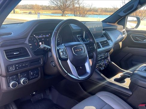 Used 2021 GMC Yukon XL SLT w/ Rear Media and Nav Package image 15