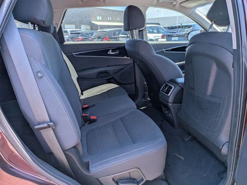 Used 2019 Kia Sorento AWD V6 image 28